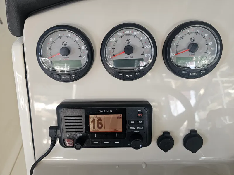 Slide: The Image of Boston Whaler 270 VANTAGE 2019 - 14