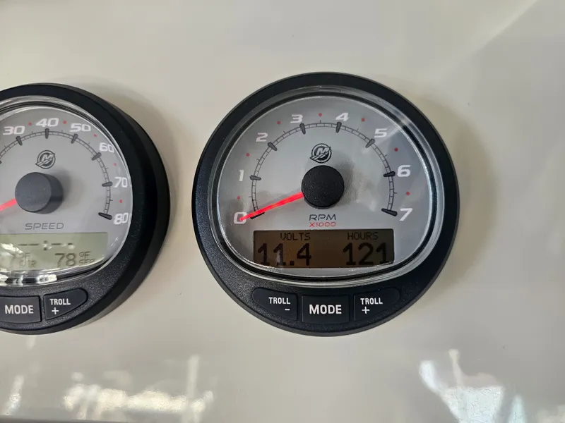 Slide: The Image of Boston Whaler 270 VANTAGE 2019 - 16