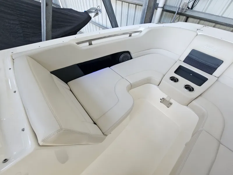 Slide: The Image of Boston Whaler 270 VANTAGE 2019 - 19