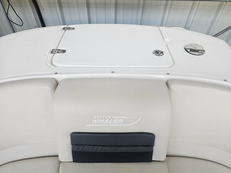 Slide: The Image of Boston Whaler 270 VANTAGE 2019 - 21