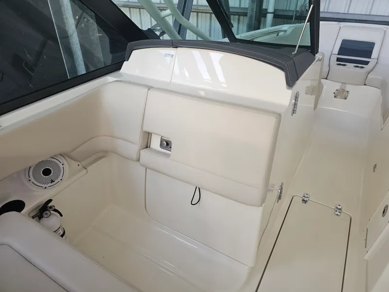 Slide: The Image of Boston Whaler 270 VANTAGE 2019 - 30