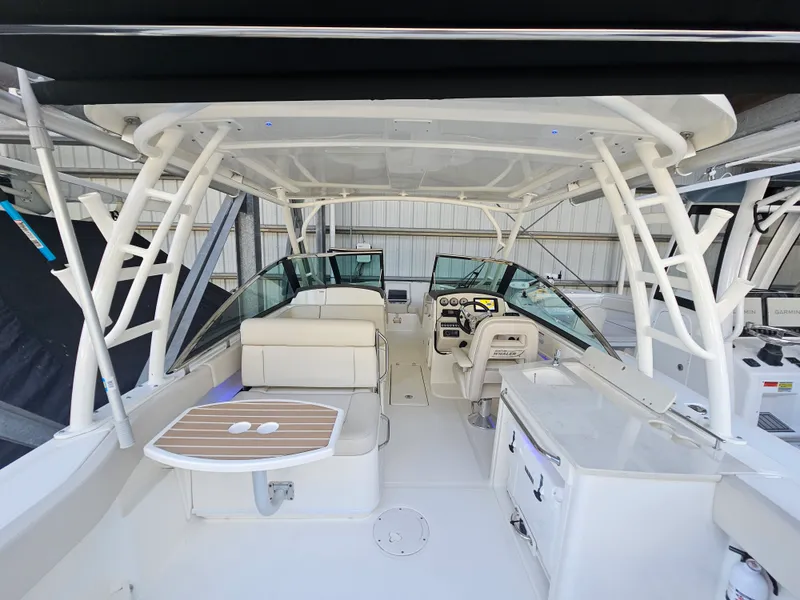 Slide: The Image of Boston Whaler 270 VANTAGE 2019 - 35