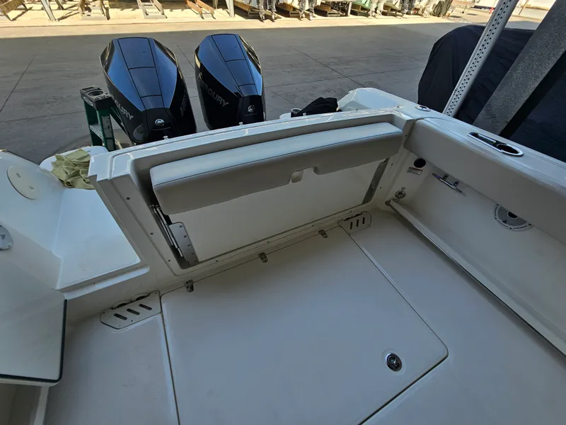 Slide: The Image of Boston Whaler 270 VANTAGE 2019 - 36