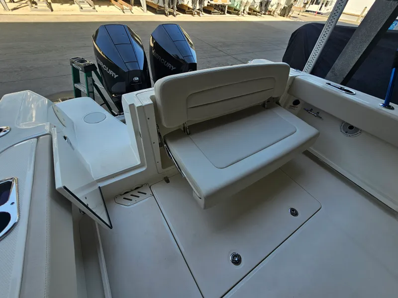 Slide: The Image of Boston Whaler 270 VANTAGE 2019 - 38