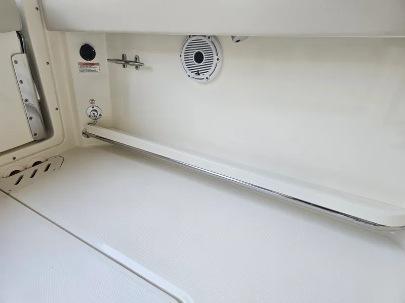 Slide: The Image of Boston Whaler 270 VANTAGE 2019 - 44