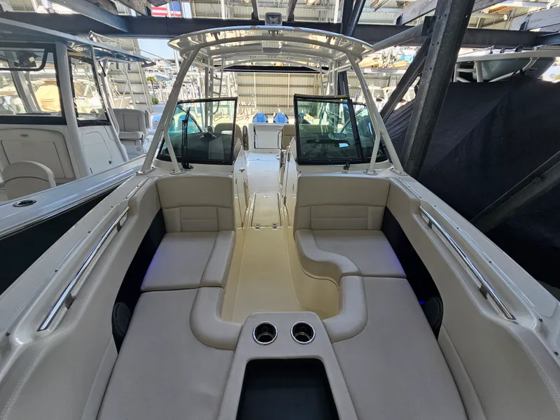 Slide: The Image of Boston Whaler 270 VANTAGE 2019 - 6