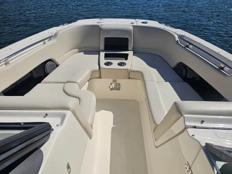 Slide: The Image of Boston Whaler 270 VANTAGE 2019 - 7
