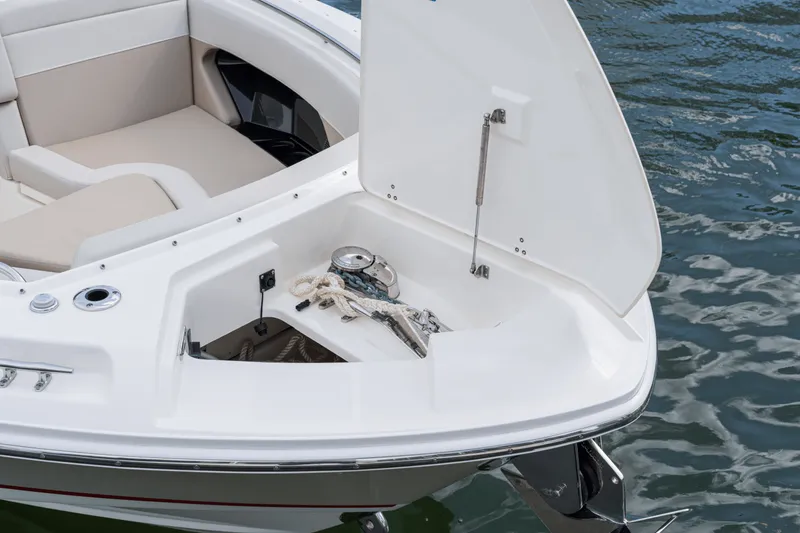 Slide: The Image of Boston Whaler 280 Vantage 2026 - 43