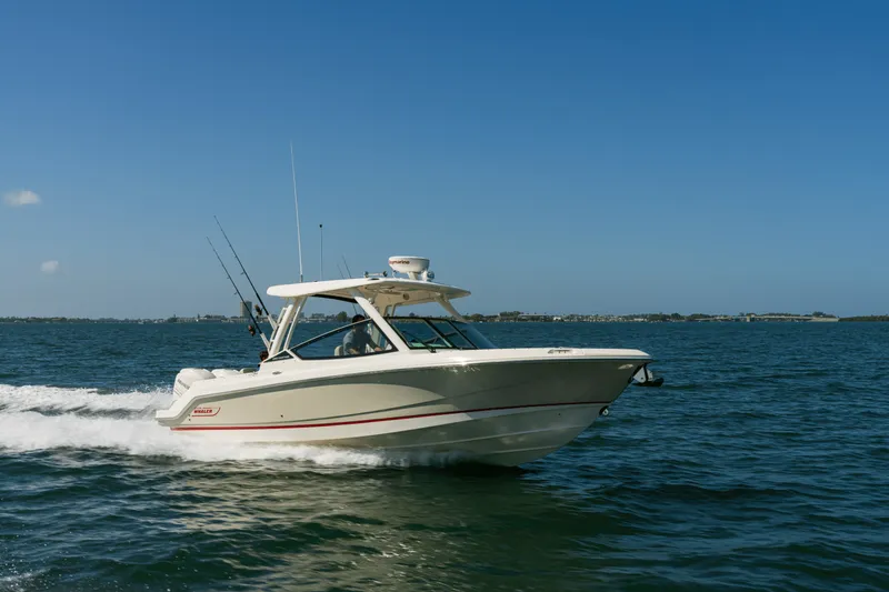 Slide: The Image of Boston Whaler 280 Vantage 2026 - 8
