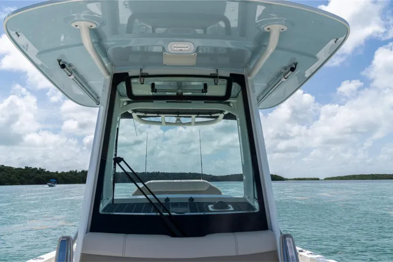 Slide: The Image of Boston Whaler 280 Dauntless 2023 - 26