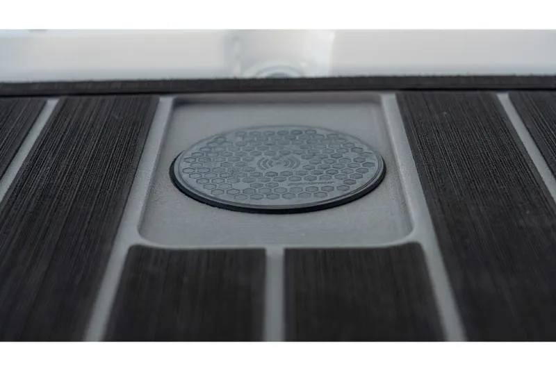 Slide: The Image of Boston Whaler 280 Dauntless 2023 - 65