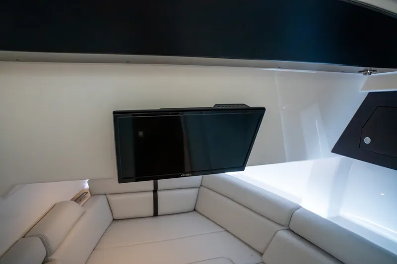 Slide: The Image of Boston Whaler 350 Realm 2026 - 28