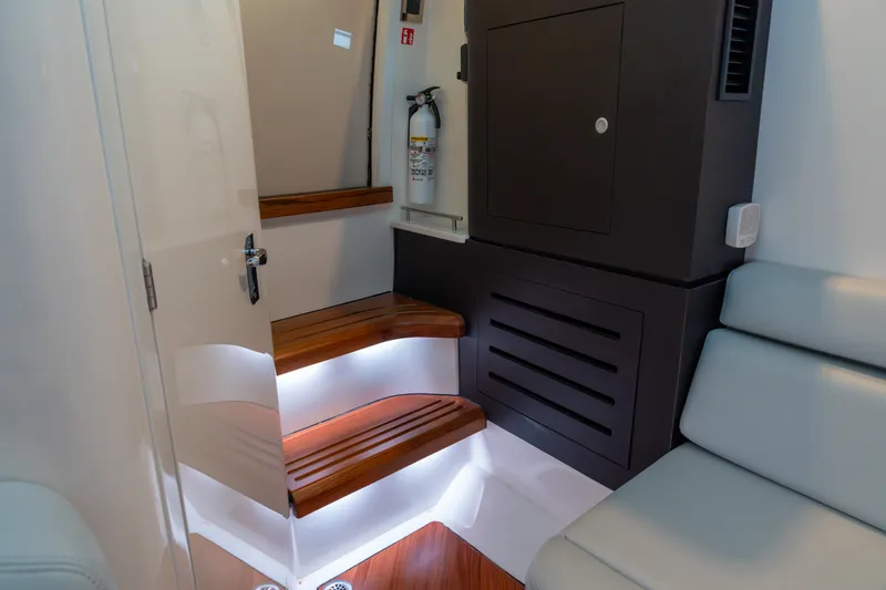 Slide: The Image of Boston Whaler 350 Realm 2026 - 31