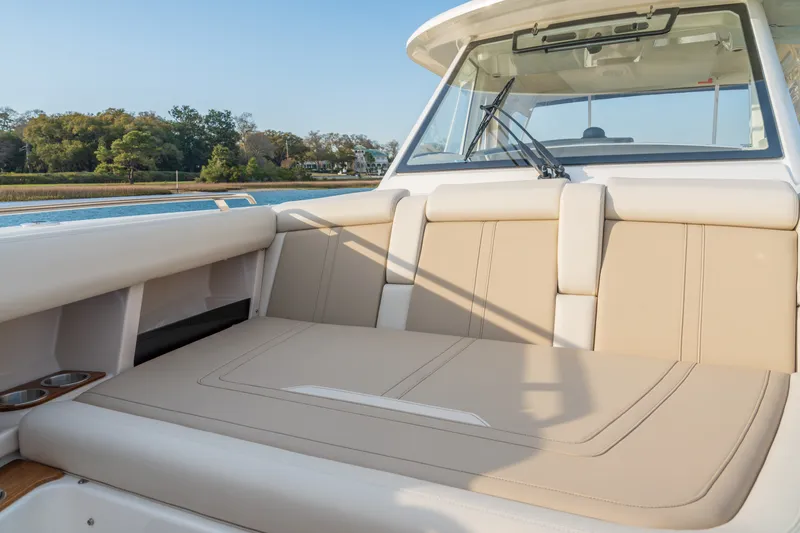 Slide: The Image of Boston Whaler 350 Realm 2026 - 39