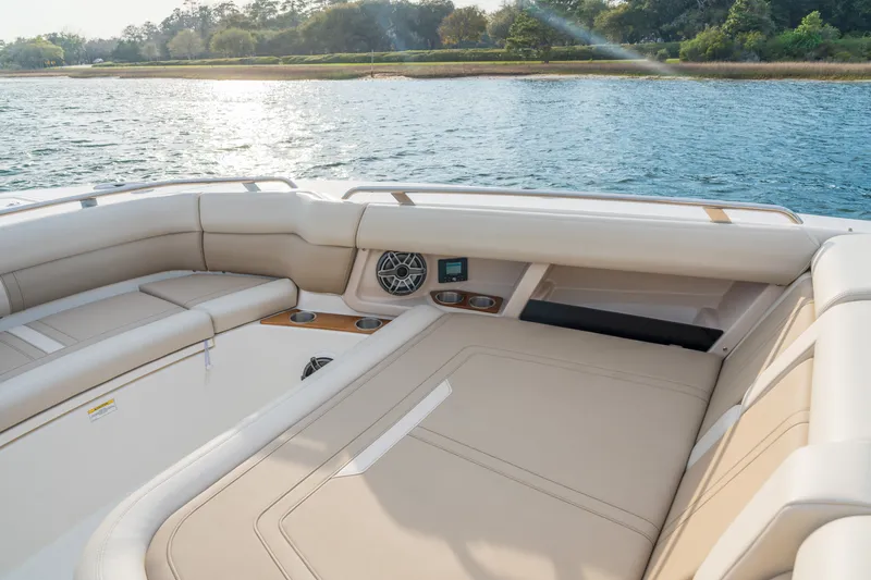 Slide: The Image of Boston Whaler 350 Realm 2026 - 41