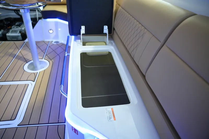 Slide: The Image of Sea Ray SLX 400 2026 - 11