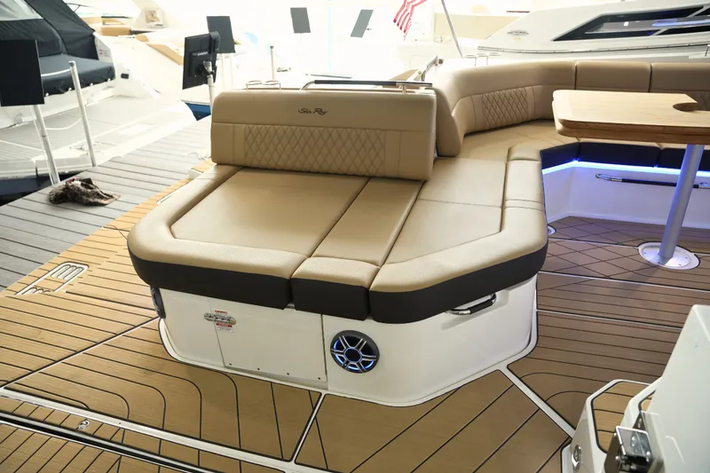 Slide: The Image of Sea Ray SLX 400 2026 - 13