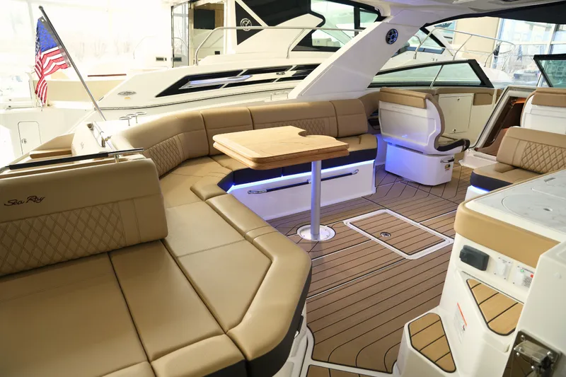 Slide: The Image of Sea Ray SLX 400 2026 - 14