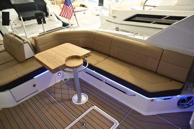 Slide: The Image of Sea Ray SLX 400 2026 - 15