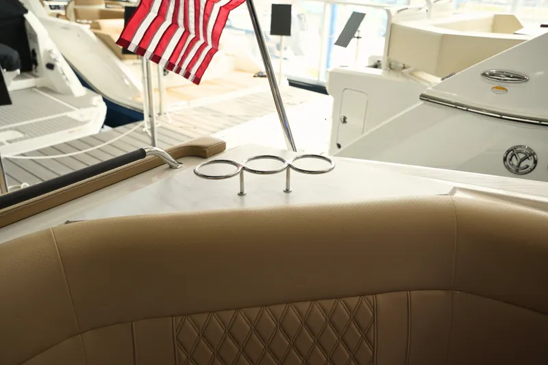 Slide: The Image of Sea Ray SLX 400 2026 - 18