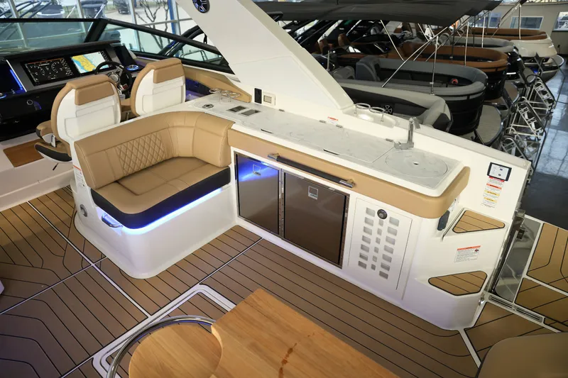 Slide: The Image of Sea Ray SLX 400 2026 - 20