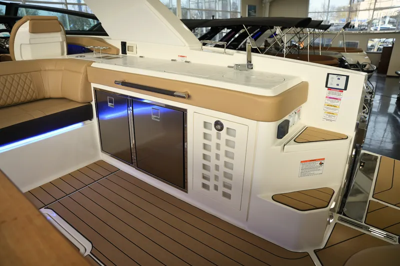 Slide: The Image of Sea Ray SLX 400 2026 - 21