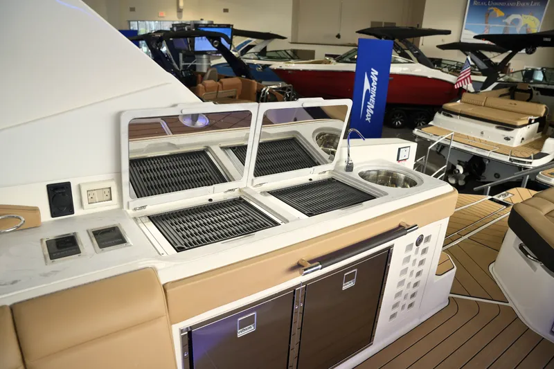 Slide: The Image of Sea Ray SLX 400 2026 - 23