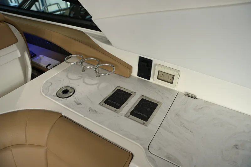 Slide: The Image of Sea Ray SLX 400 2026 - 25