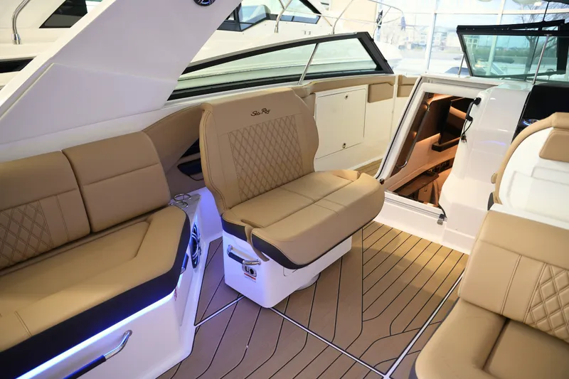 Slide: The Image of Sea Ray SLX 400 2026 - 31