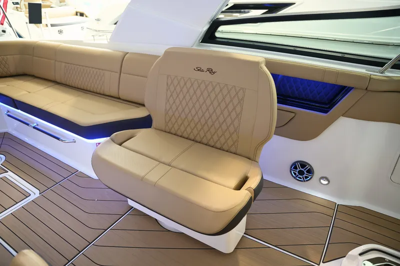 Slide: The Image of Sea Ray SLX 400 2026 - 32