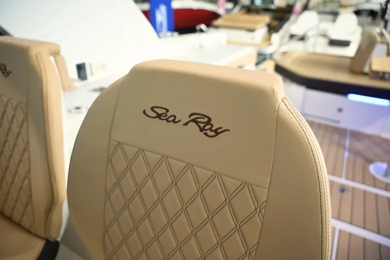 Slide: The Image of Sea Ray SLX 400 2026 - 34