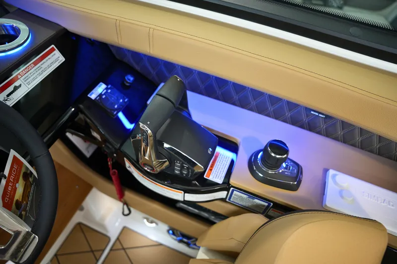 Slide: The Image of Sea Ray SLX 400 2026 - 40