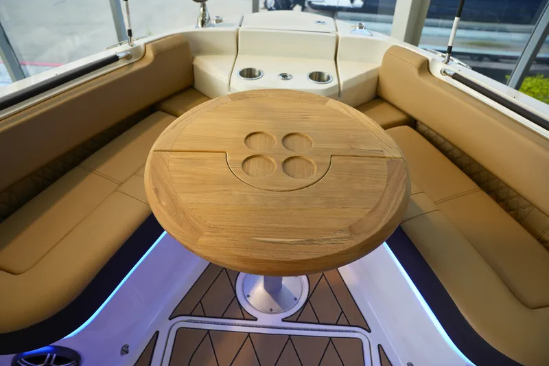 Slide: The Image of Sea Ray SLX 400 2026 - 44