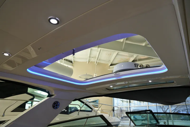 Slide: The Image of Sea Ray SLX 400 2026 - 49