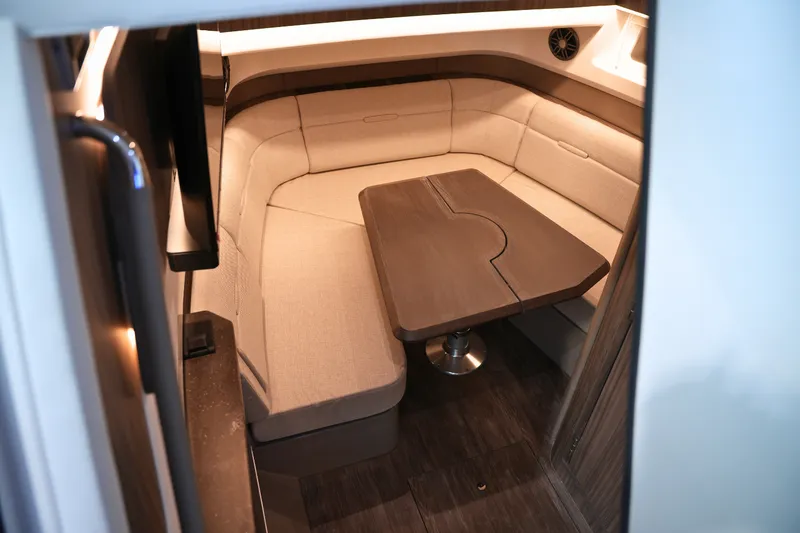 Slide: The Image of Sea Ray SLX 400 2026 - 52