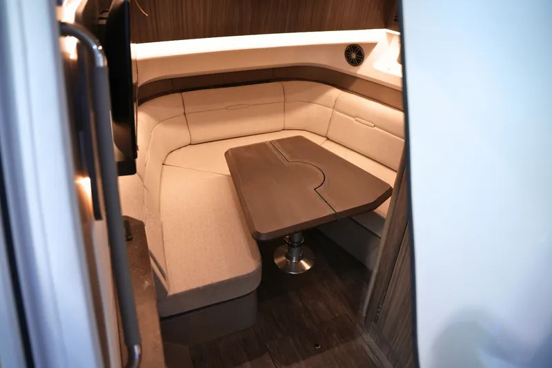 Slide: The Image of Sea Ray SLX 400 2026 - 53