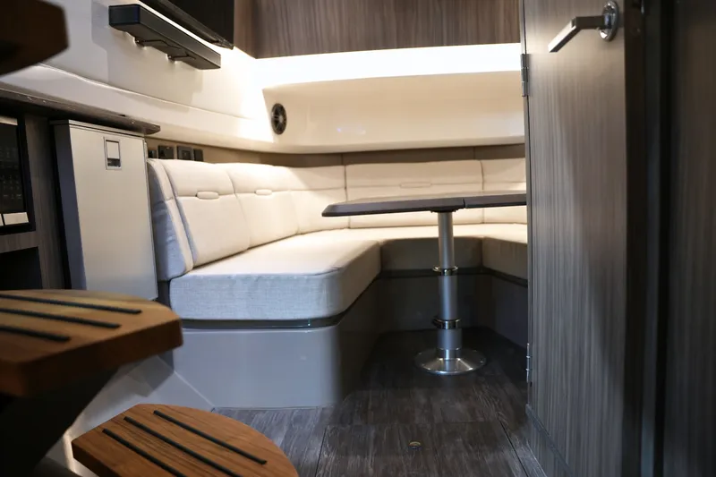 Slide: The Image of Sea Ray SLX 400 2026 - 54