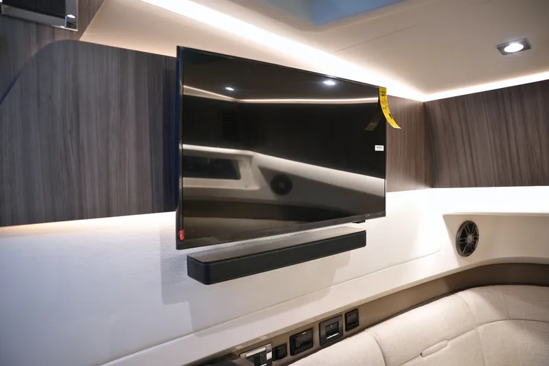 Slide: The Image of Sea Ray SLX 400 2026 - 55