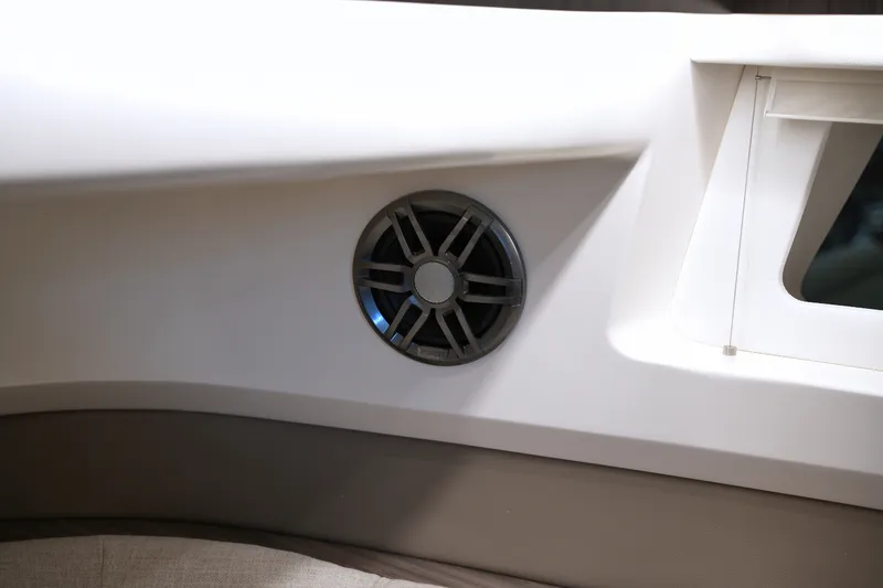 Slide: The Image of Sea Ray SLX 400 2026 - 57