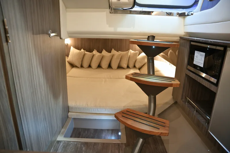 Slide: The Image of Sea Ray SLX 400 2026 - 59