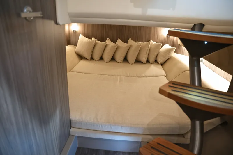 Slide: The Image of Sea Ray SLX 400 2026 - 60