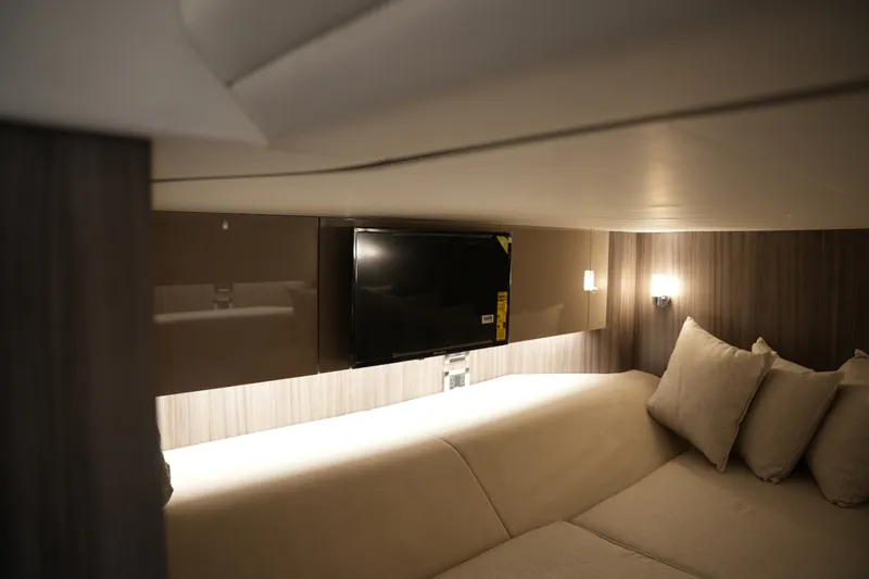 Slide: The Image of Sea Ray SLX 400 2026 - 61