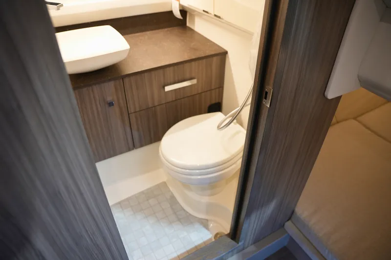 Slide: The Image of Sea Ray SLX 400 2026 - 62