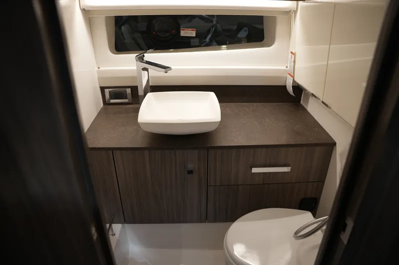 Slide: The Image of Sea Ray SLX 400 2026 - 63