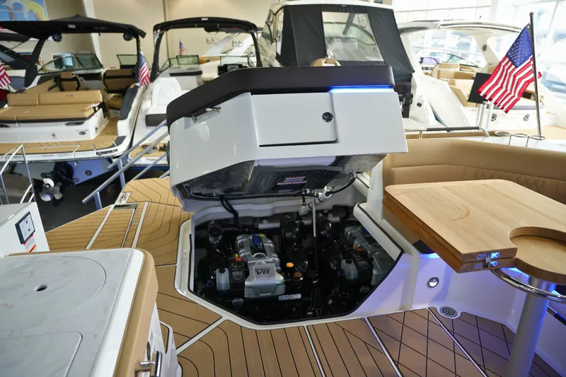 Slide: The Image of Sea Ray SLX 400 2026 - 65