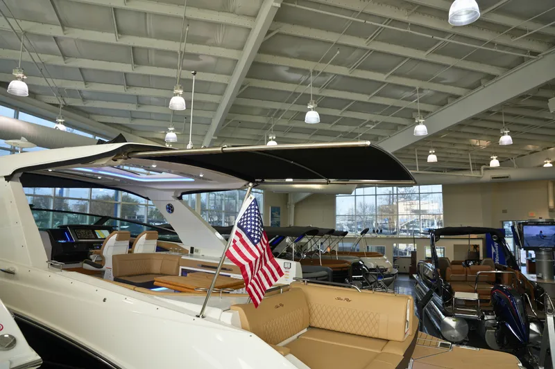 Slide: The Image of Sea Ray SLX 400 2026 - 70