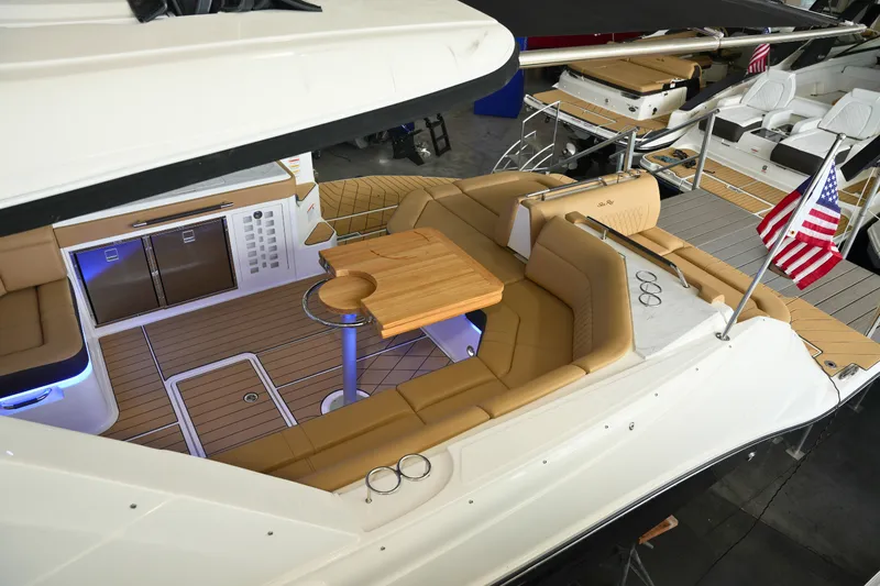 Slide: The Image of Sea Ray SLX 400 2026 - 74