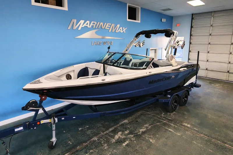 Slide: The Image of Mastercraft XT23 2021 - 1