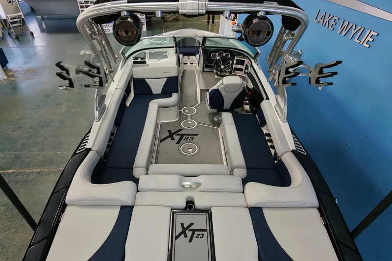 Slide: The Image of Mastercraft XT23 2021 - 10
