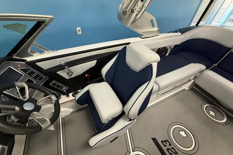 Slide: The Image of Mastercraft XT23 2021 - 14